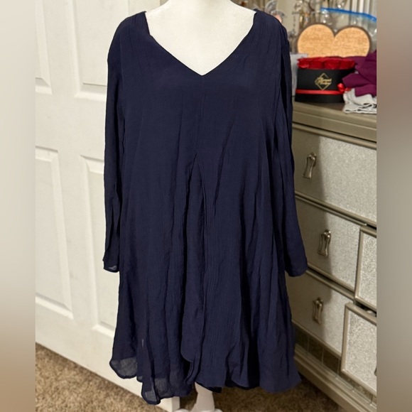 Evan’s navy blue‎ blouse - Picture 1 of 4